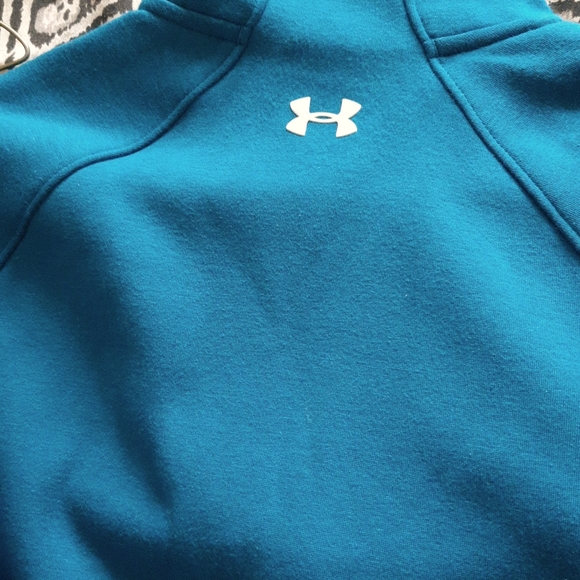 Under armour,blue athleisure top water resistant, fitted. - Picture 2 of 4